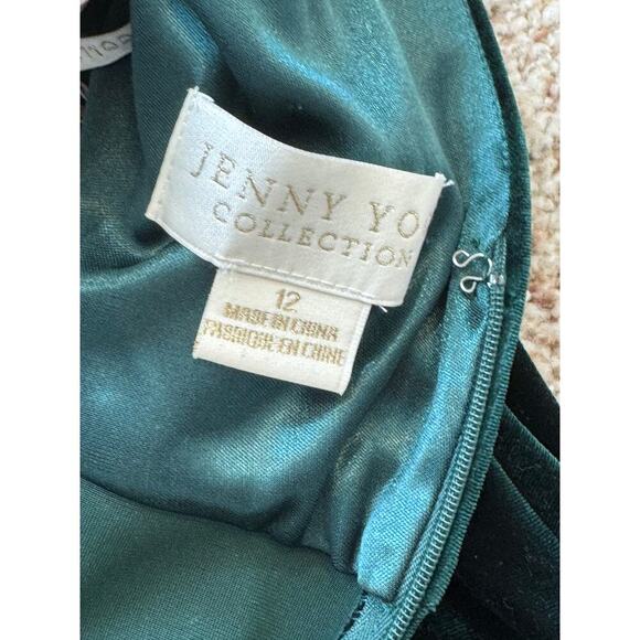 Jenny Yoo Collection, Logan Dress; 12; Green Velvet plunging neckline; Formal - Picture 4 of 12